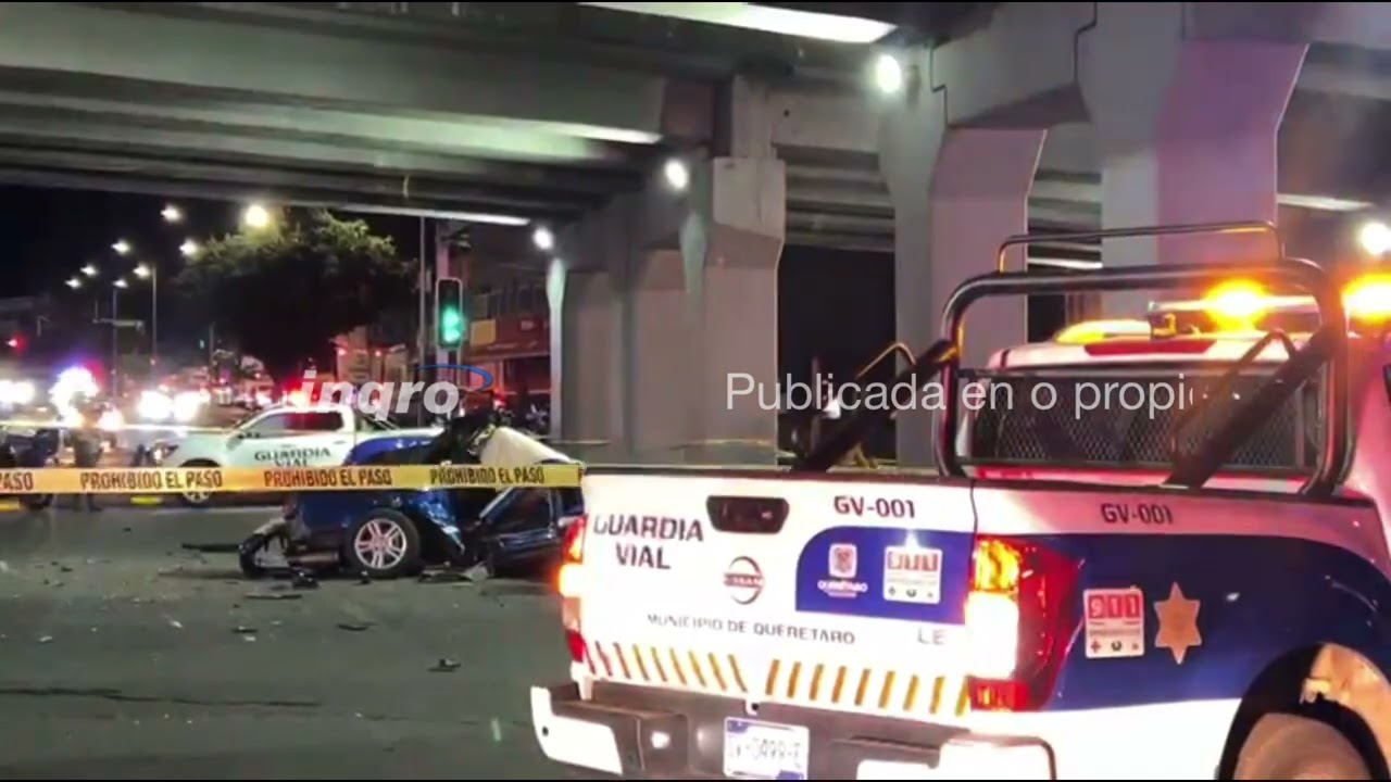 Mueren dos personas tras caer en su auto del puente de Avenida Cimatario y la 57.
