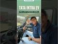 Tata Intra EV ka steering itna light milta hai ki aap ise ek ungli se bhi ghuma sakte ho