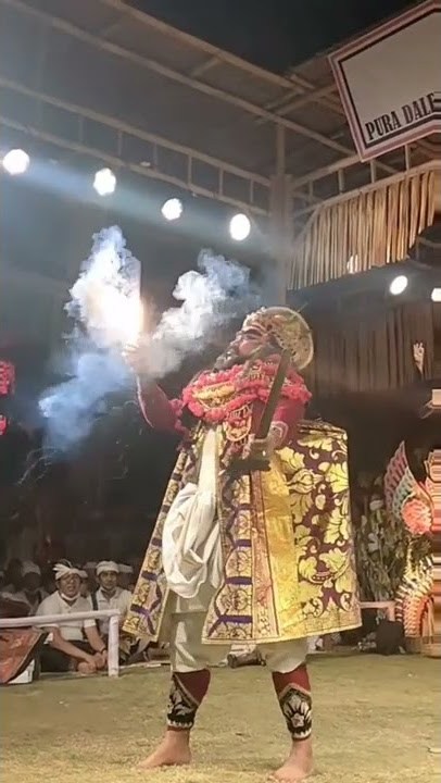momen keris Patih keluar api dalam pementasan calonarang ring pura dalem suwung batan Kendal