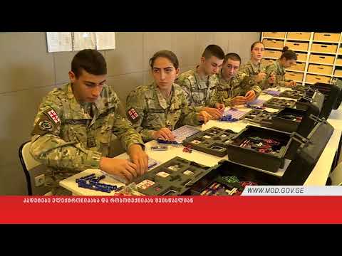 კადეტები ელექტრონიკასა და რობოტექნიკას შეისწავლიან