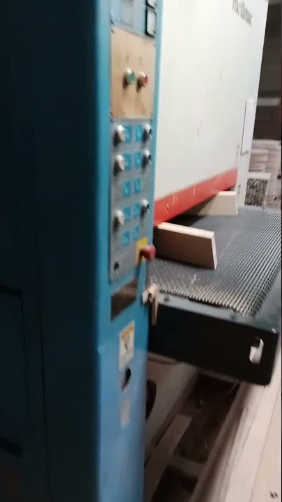 Proses pengamplasan menggunakan WBS (Wide Belt Sander) 1300 mm.