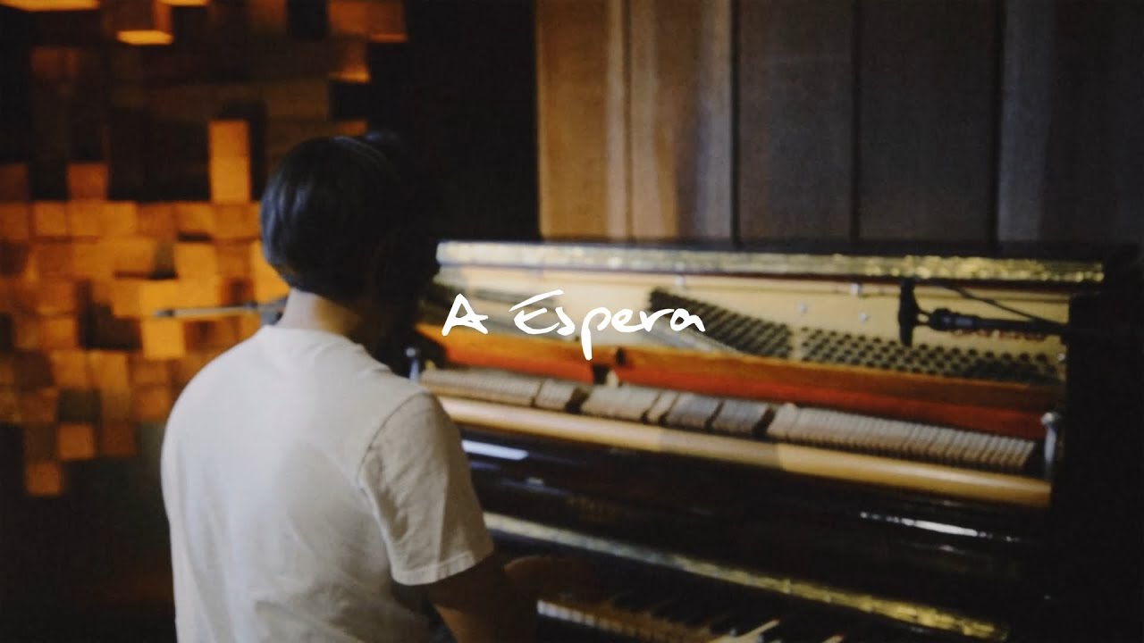 Смотреть «A Espera (Áudio Oficial) - Lucas Meireles» на YouTube Смотреть «A Espera (Áudio Oficial) - Lucas Meireles» на YouTube