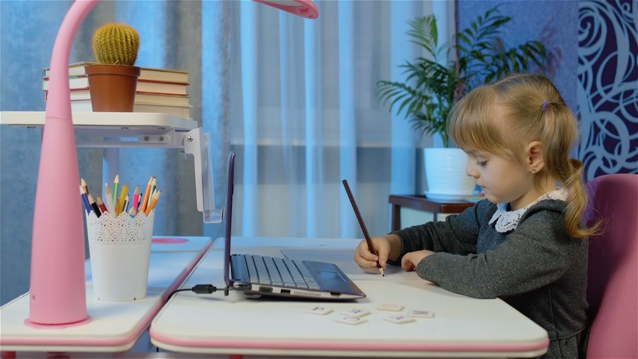 Ar geri pažymiai turi kainuoti vaikystę? Apie tai – „Tėvų ir vaikų bendravimo mokykla“ (2025-07-27)