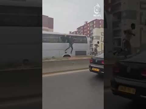 Migrants escape by jumping from bus window to avoid deportation - #Shorts
