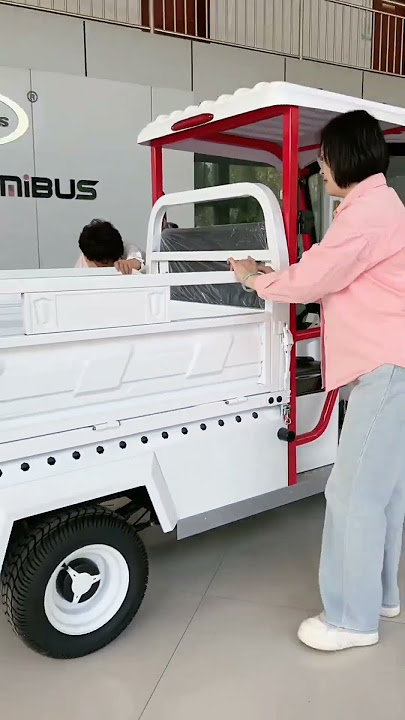 High-end intelligent electric four-wheel vehicle with power on and off and manual parking