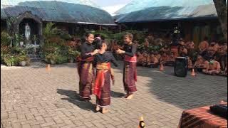 Download lagu Juara 2 Tari kreasi 'Family Taksi - Cikecur' Kelas 4A SD Santo Xaverius 1 Kabanjahe