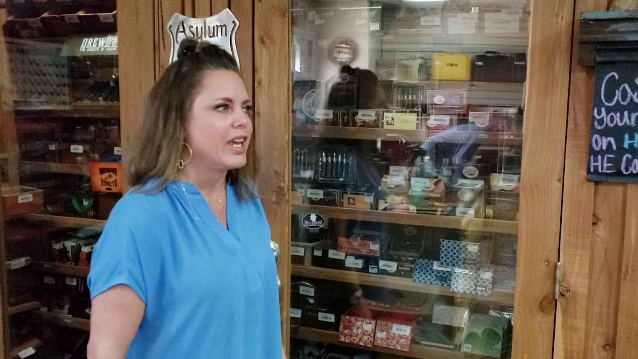 Humidor Worlds Finest Cigars - YouTube