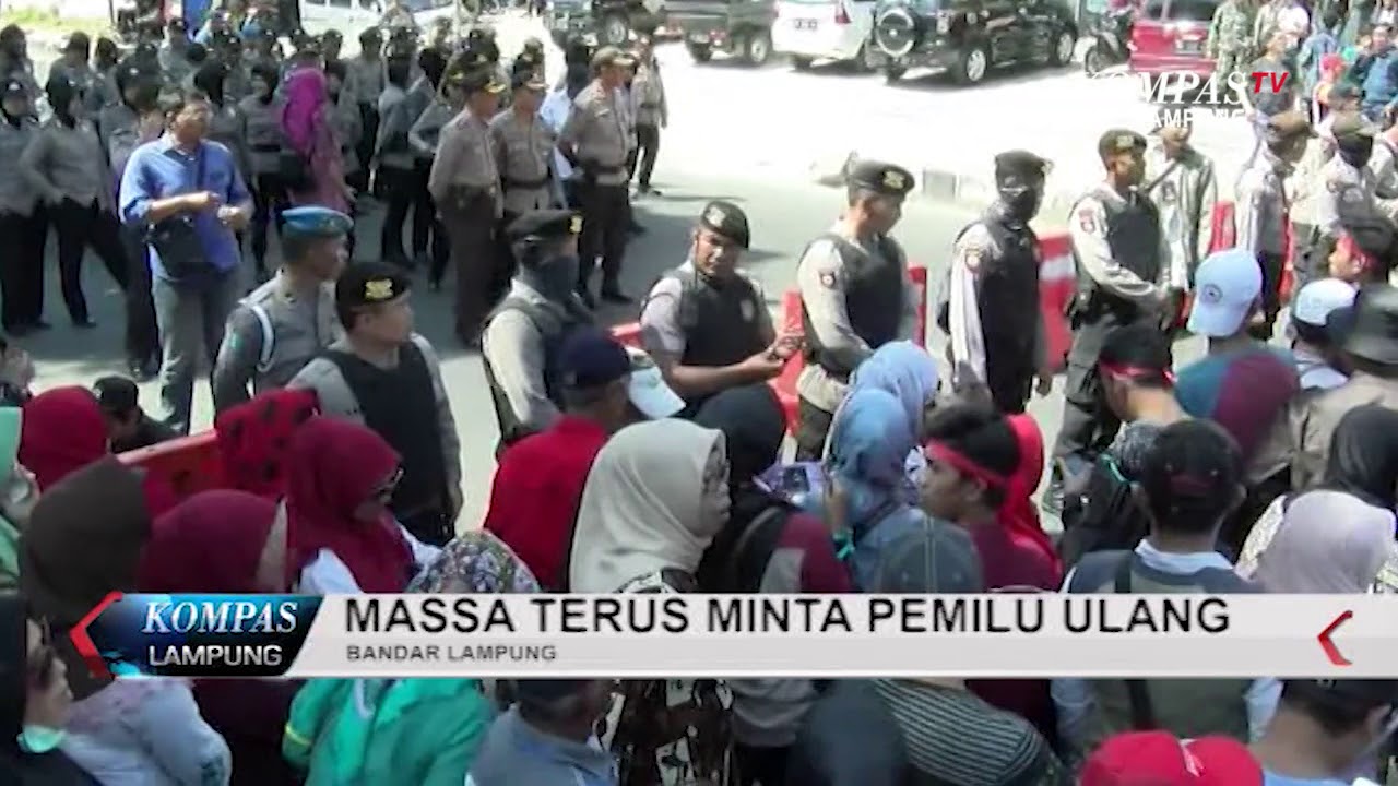 MASSA TERUS MINTA PEMILU ULANG