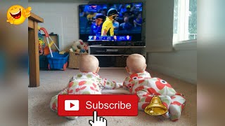 Funny Babies Reactions Watching Television - Funny Videos №45