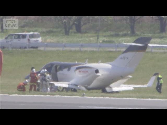 なりた Small aircraft veers off runway at Narita Airport [Super J Channel