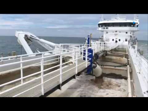 Extraction de granulats : comment travaille un navire sablier ?