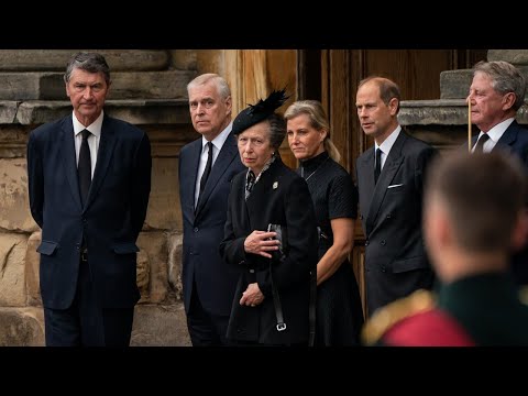 Princess Anne's emotional last curtsy to her mother