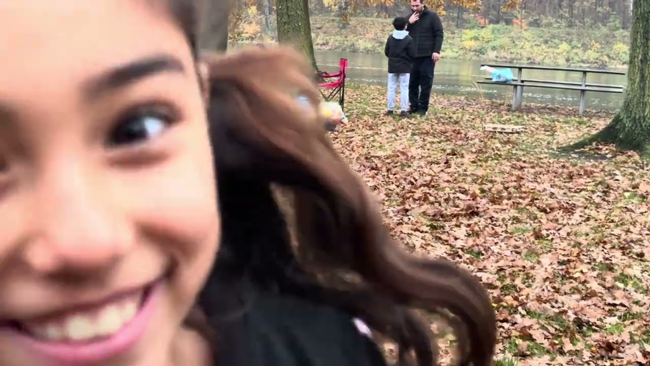 ‏مشوارنا يوم مشاوي مع مطر هادي Unser Ausflug war ein Grilltag mit leichtem Regen.