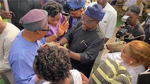 ALUWE, LIZ ANJORIN, OGA BELLO MADE MONEY RAIN ON JIDE KOSOKO AT 70TH BIRTHDAY