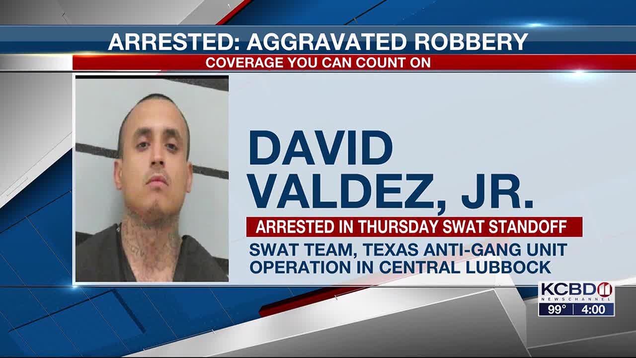 Man involved in Thursday night SWAT standoff identified - YouTube