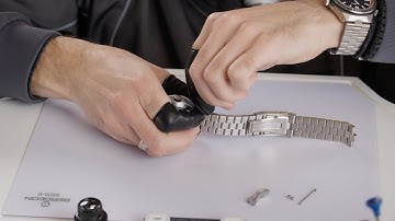 Explained: How to change your Bracelet with the new Screw Pin System