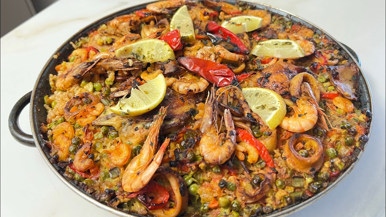 عيينا من اللحوم اليوم حضرت ليهم الپايلا بلي موجود عندي في الثلاجة كلشي طيبتو في نفس الطاوة لذيذة 😋