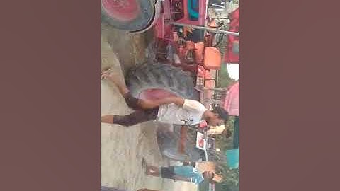 Mahindra 585 vs Eicher 557