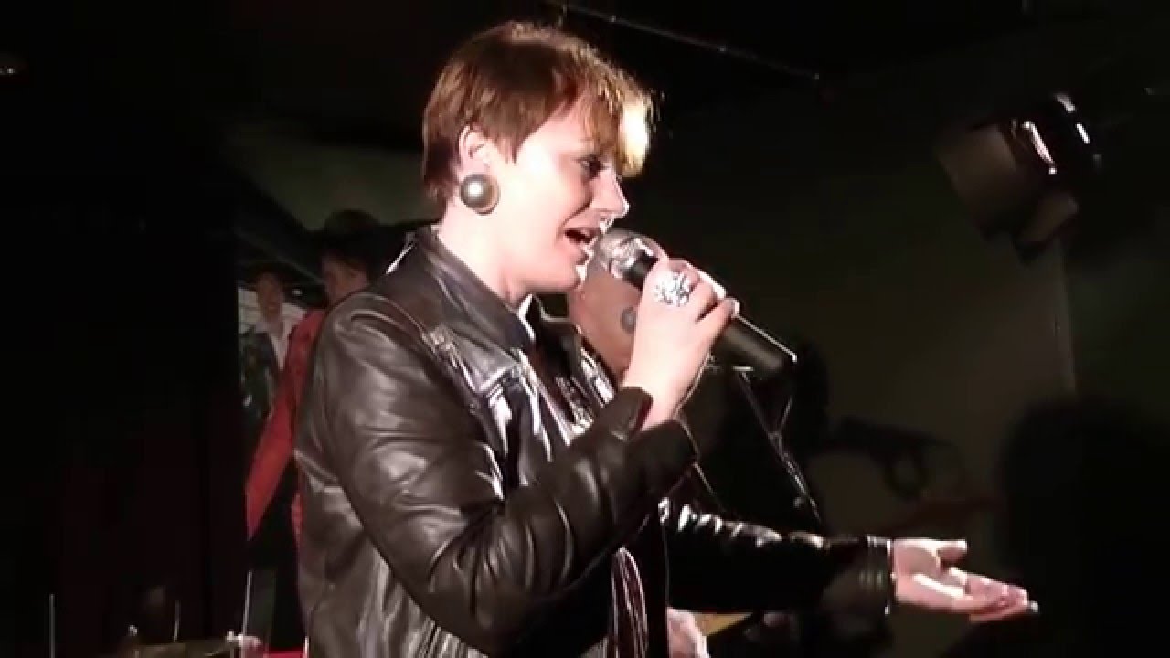 Jenny Salén blev firad på sin födelsedag 24/4 2014 ( Dansbandssidan.com)