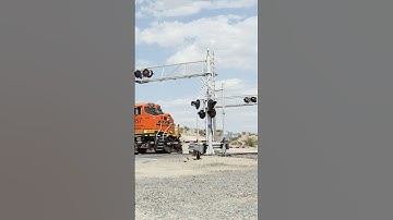 TRAIN SHORTS #00397 / WB BNSF 8057 6-6-2025 CAJON SUB #publictransport #automobile #passengertrain