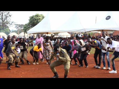 Esanyu E Jinja Nga Police Nabakyala Babwe Bajaguza Omwaka Akabaga Kasitude Abanene Okuva E Kampala 