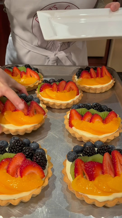 Fruit tarts with a luscious vanilla cream filling 🍓🫐🍑🥝 (part 2/2) #recipe #baking #dessert #food