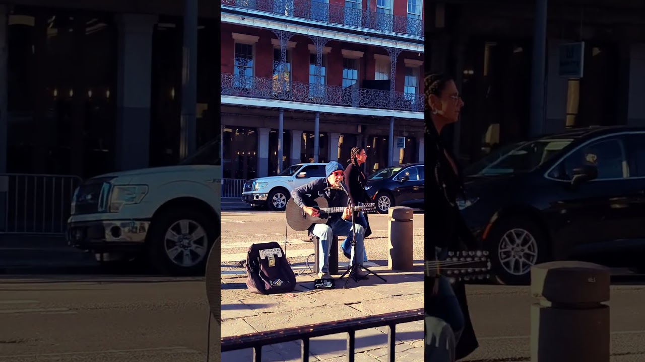 Live Scene from Cafe' Du Monde  