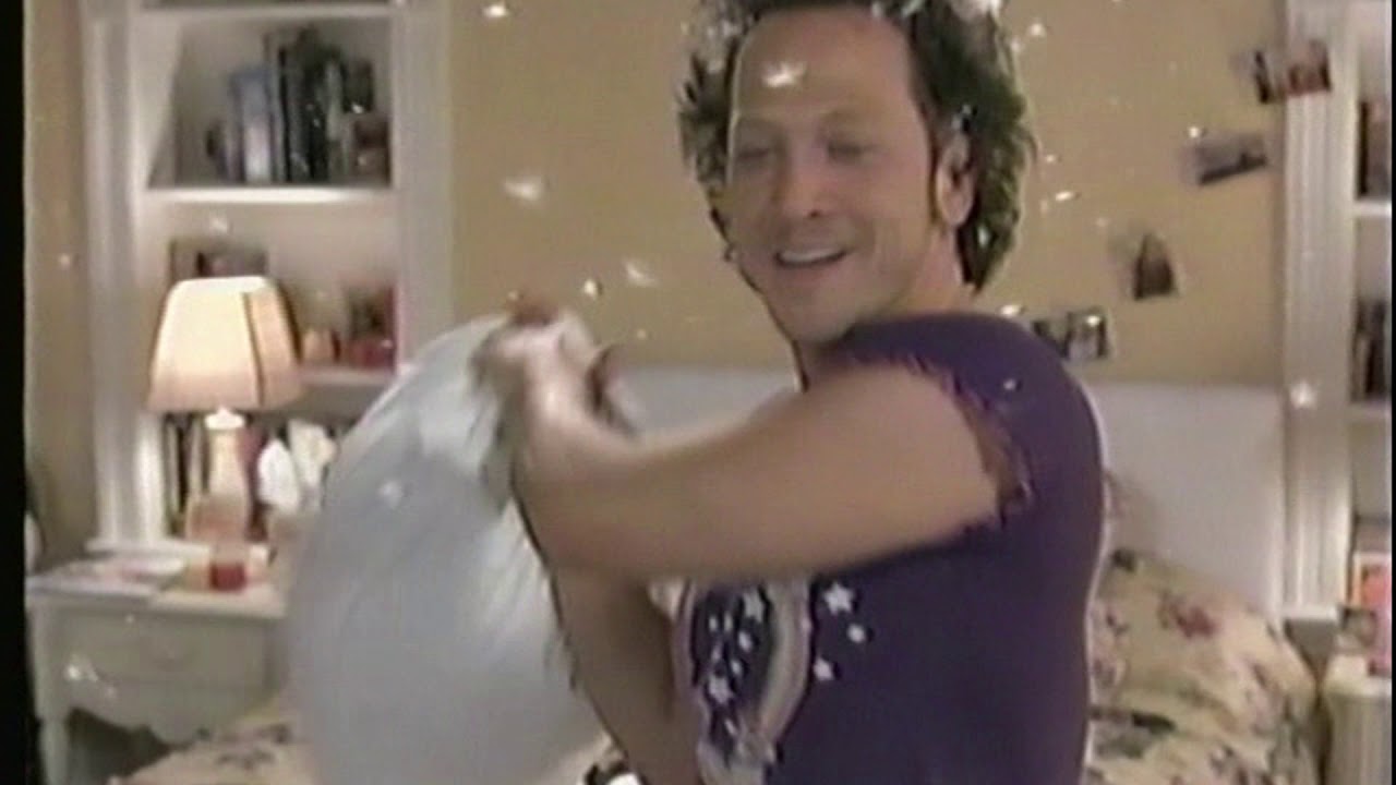 The Hot Chick Pillow Fight Scene Youtube