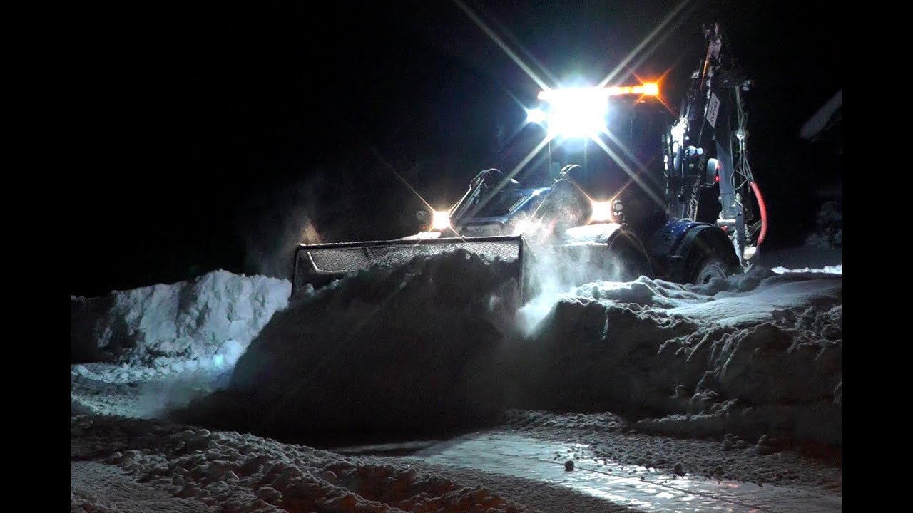 Huddig 1260B & Fendt 820 Big Snow Remowal With Buckets