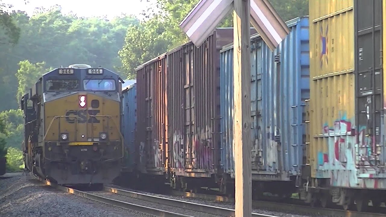 CSX Q439 passes Q417 power in West Nyack.in HD - YouTube