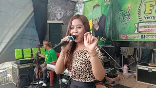 Mia Khaliza,, Kmbli Bergoyang... Hobaah Bah Baah