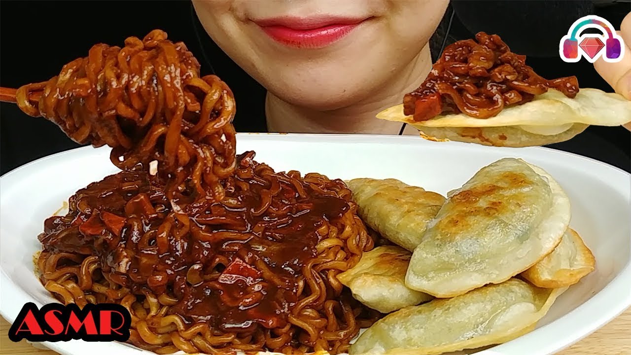 ASMR BLACK BEAN FIRE NOODLES, FRIED DUMPLINGS / SAMYANG JJAJANG / 짜장불닭볶음면, 군만두 먹방 MUKBANG YouTube