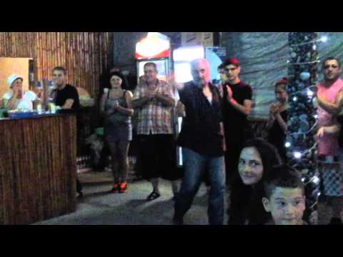 კახაბერი ცეკვავს მყინვარის მოცეკვავეებთან ერთად