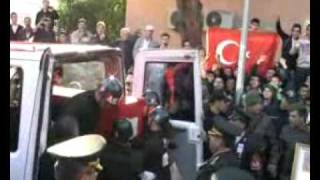 30 BİN KİŞİ 'ŞEHİDİ' SON YOLCULUĞUNA UĞURLADI