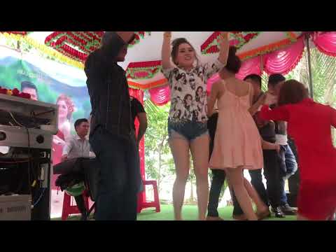 Video mấy em gái ở sài gòn về quê nhảy tưng bừng tanh bành... - youtube