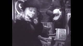 Famous Jo Ann Castle plays "Swanee" (1919) Net Worth
