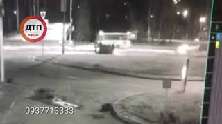 Видео момента аварии  Пьяное #ДТП с пострадавшими в Киеве у метро бориспольская : нетрезвый водитель