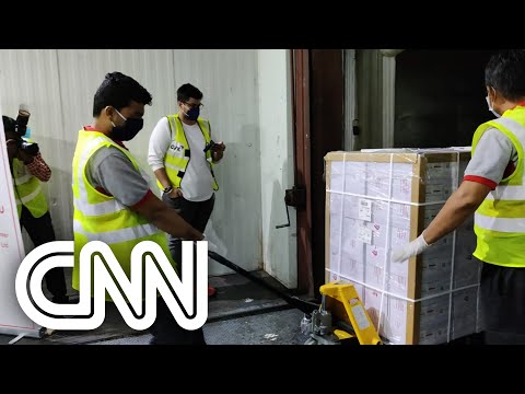 Preparativos do voo com vacinas da Índia para o Brasil | CNN 360º