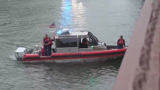 39-year-old man dead, 16-year-old boy in good condition after car plunges into Calumet River