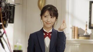 浜辺美波、りりしい執事役を演じる（メニコン メルスプランCM「執事さん登場」編／浜辺美波）