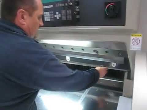 Best Graphics (USA) - Itotec Paper Cutter Knife Change Demonstration