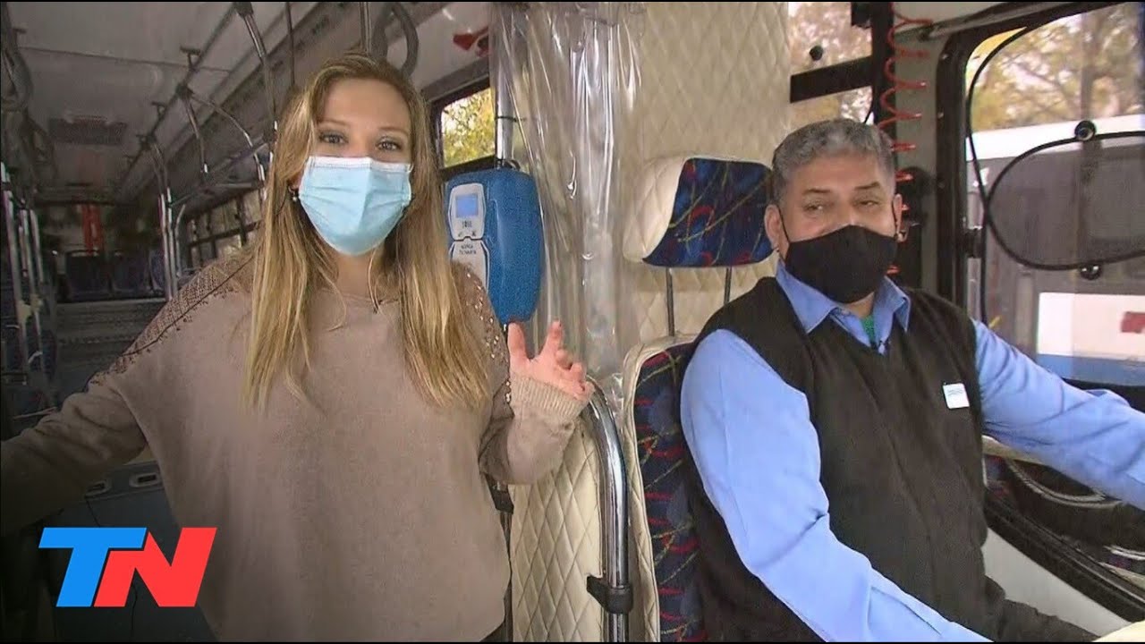 La última vuelta: tras 35 años, se jubiló como colectivero y fue sorprendido por sus compañeros