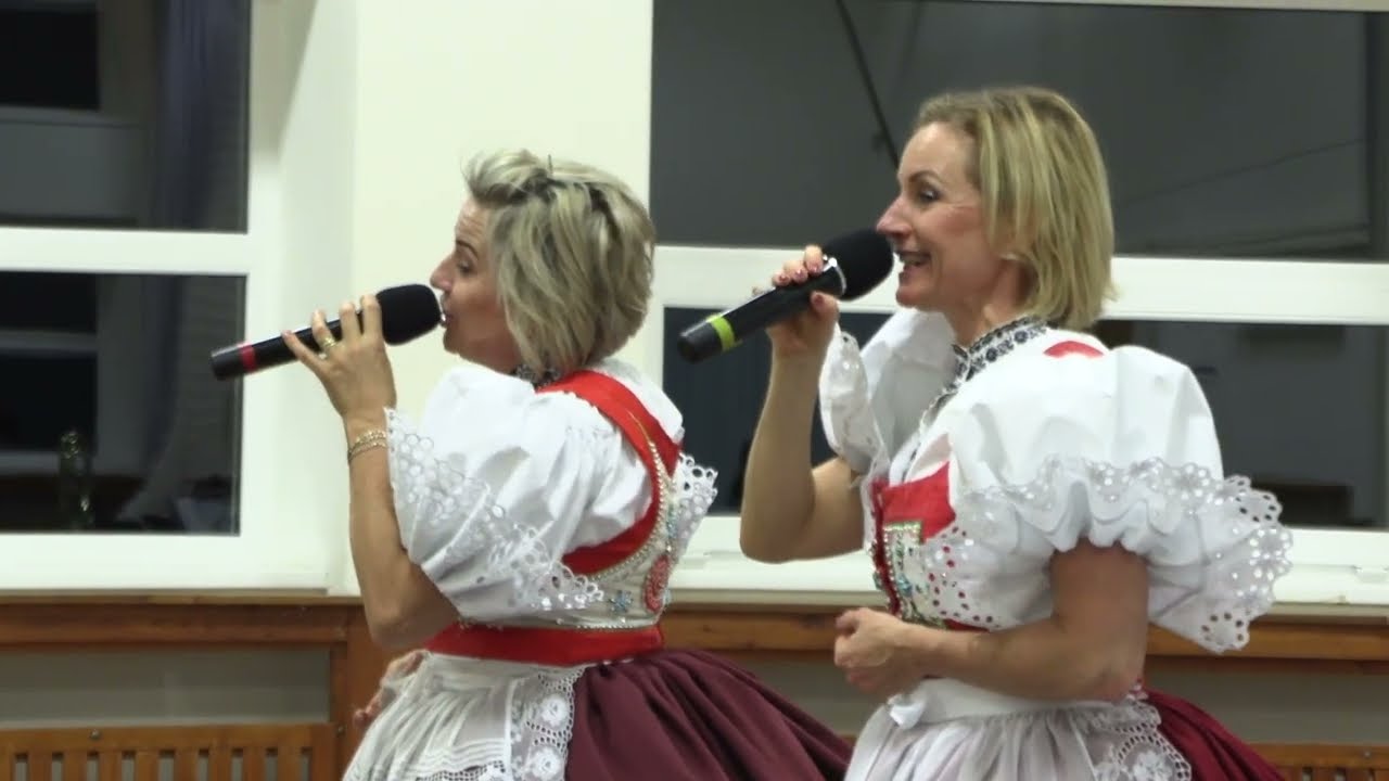 Dechová hudba MILOČANKA při hodové nedělní večerní zábavě ve Vracově