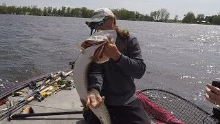 45" Musky tries to bite Jason in the face!!