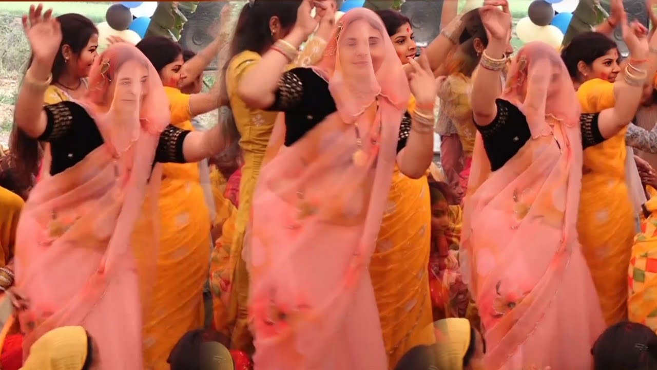 जिला जालौन के गाँव सिंगेपुर में प्रधान भाभी ने किया सुपरहिट डांस कृष्ण जन्म पर!Roli baghel9956136059