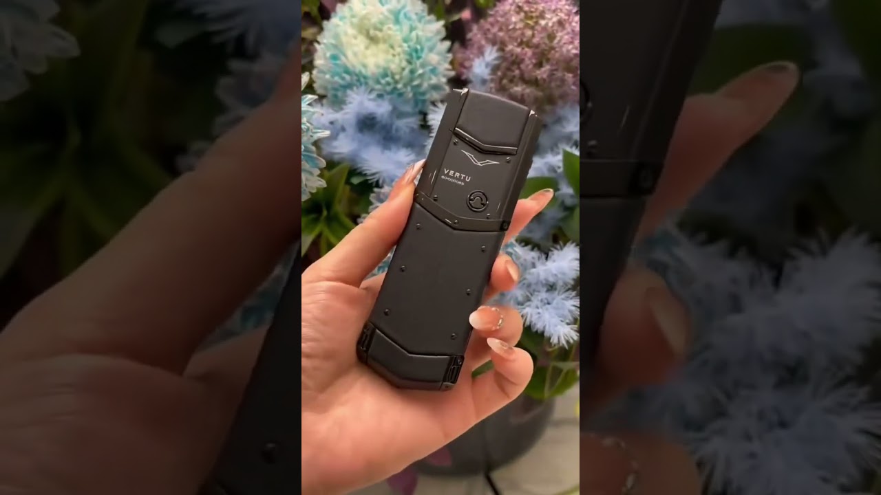 Can a Retro Phone Feel This Modern? Meet the Touchscreen VERTU Signature.