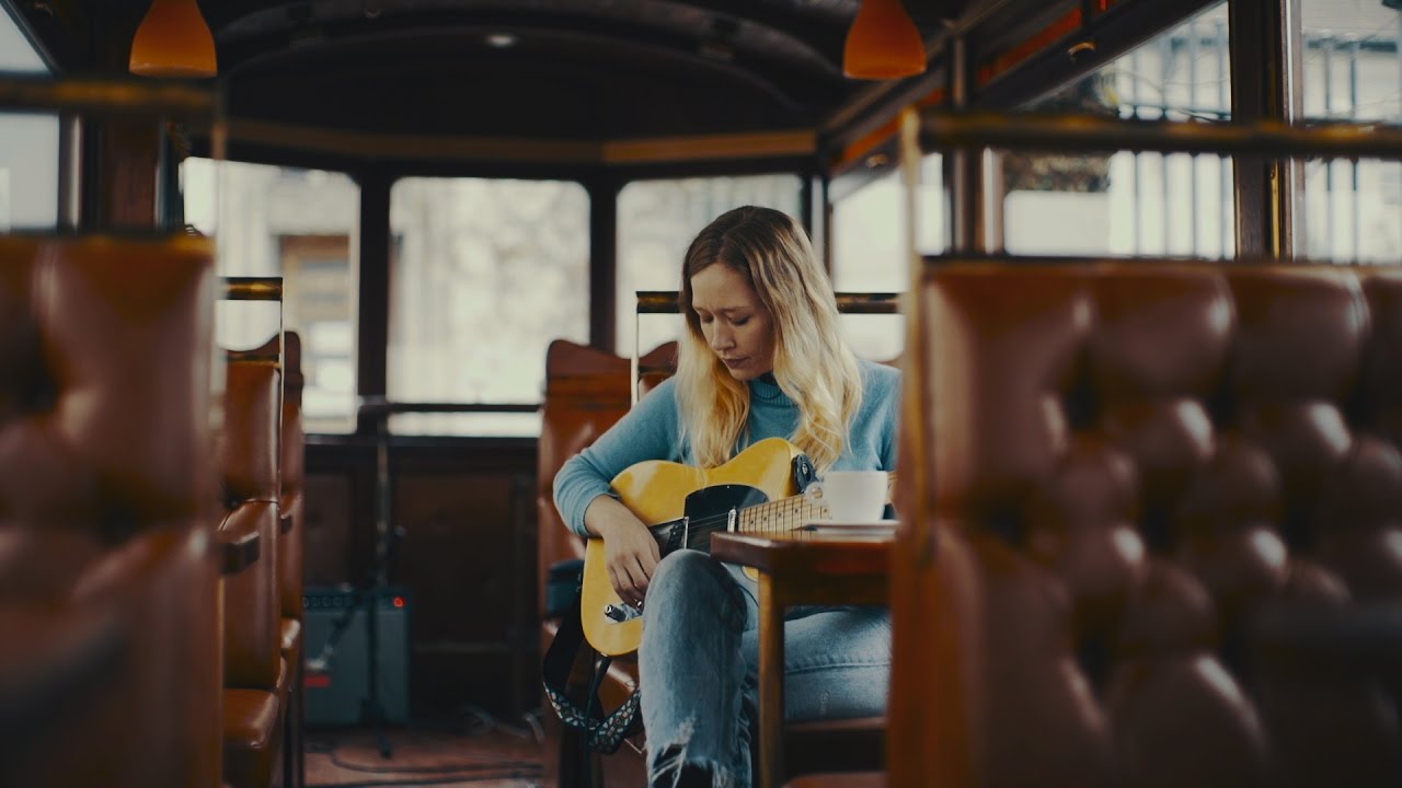 Watch Julia Jacklin - Sweet Step // Hauskonzerte Session on YouTube Watch Julia Jacklin - Sweet Step // Hauskonzerte Session on YouTube