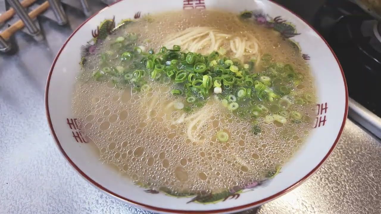 【食事10 #咀嚼音】マルタイラーメンを腹いっぱい食べるだけの動画