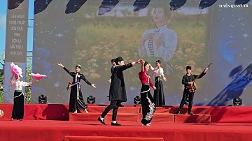 Trình diễn trang phục Dân tộc Đoàn Xã Thuận Châu I Liên hoan Nghệ thuật Xoè Thái tỉnh Sơn La 2025