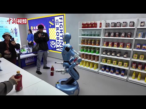 科幻照进现实！中国首家人形机器人7S店在武汉开业